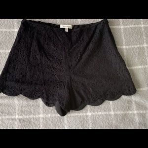 Monteau lace shorts